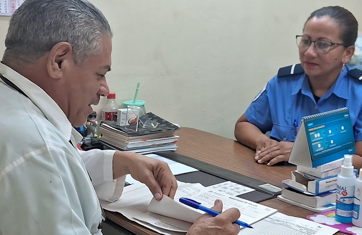 Servidores Públicos de Migración participan en Feria de Salud