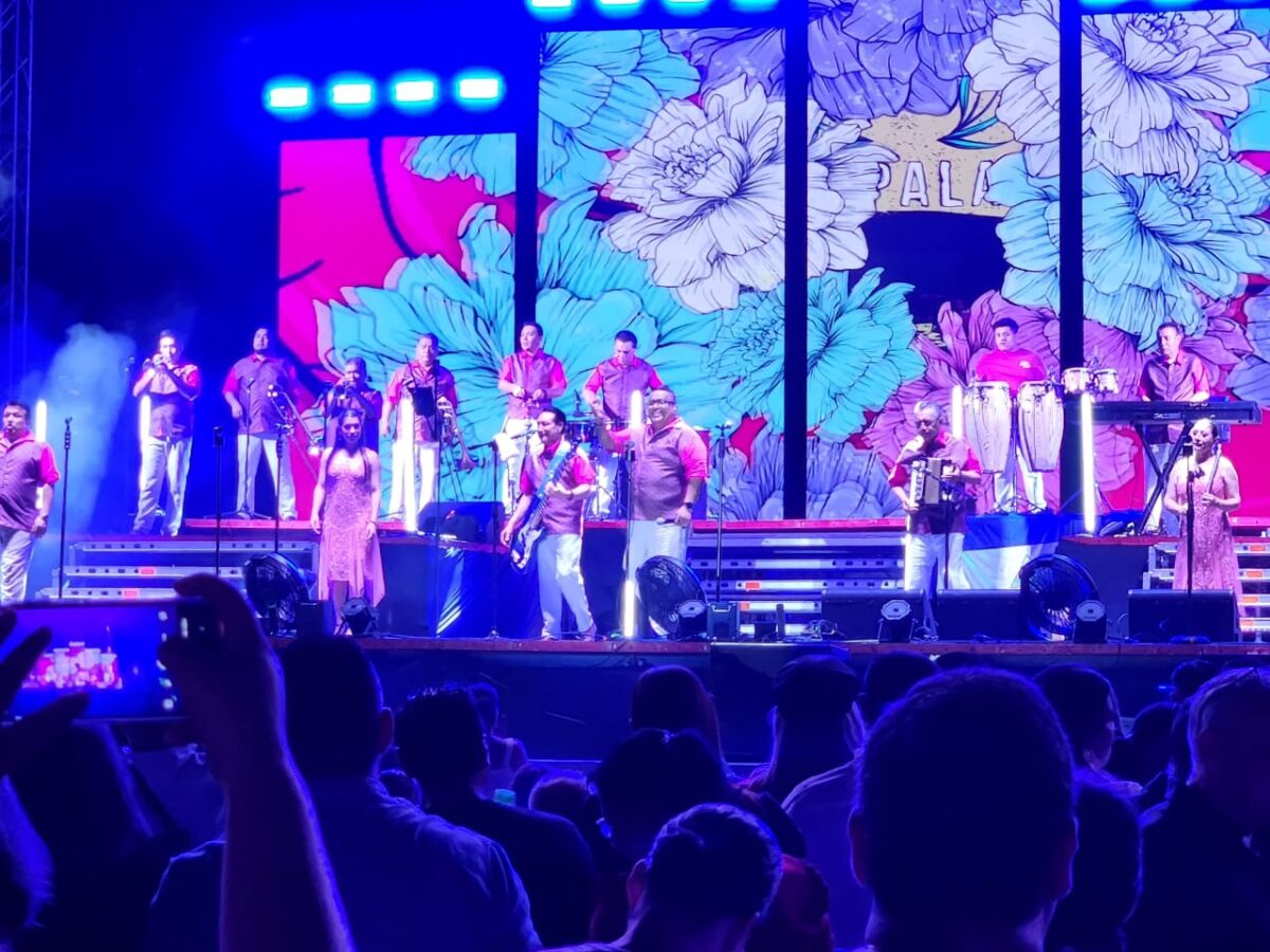 "Los Angeles Azules"