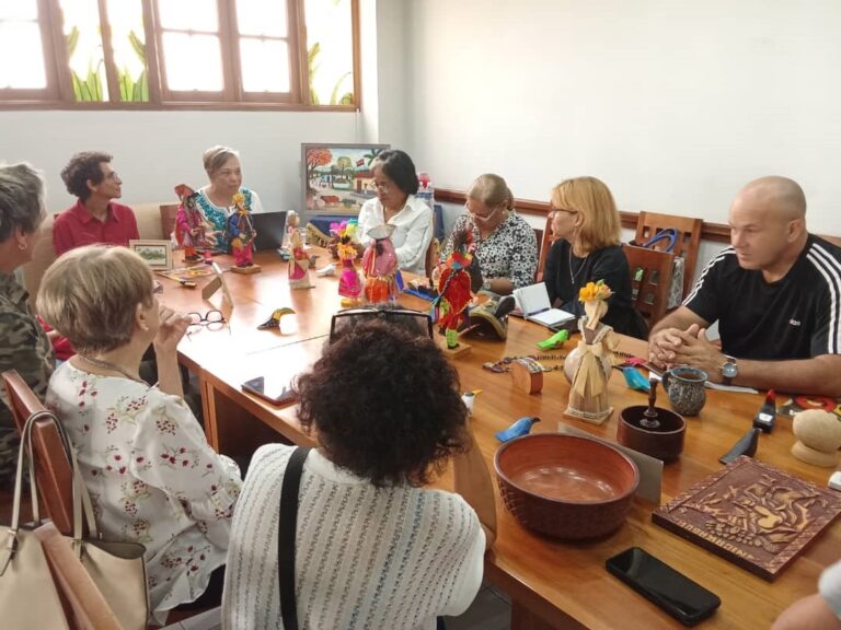 Jornada por día del Artesano en Cuba