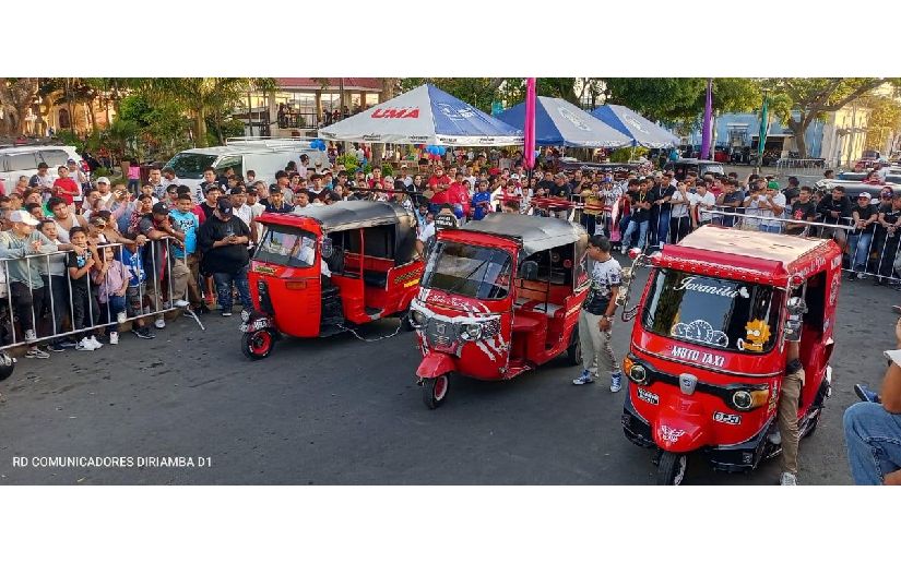 Diriamba disfrutan de la exhibición de autos y motos modificadas