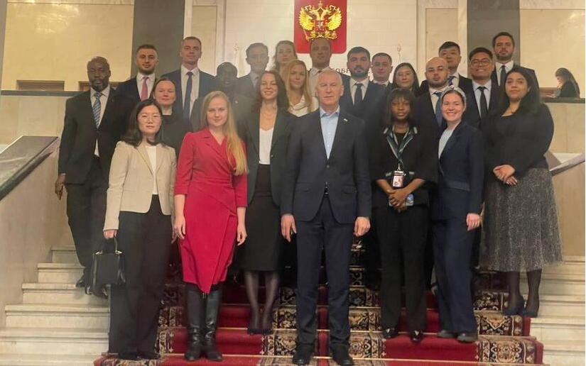 Representante de Nicaragua en encuentro con comité de Rusia