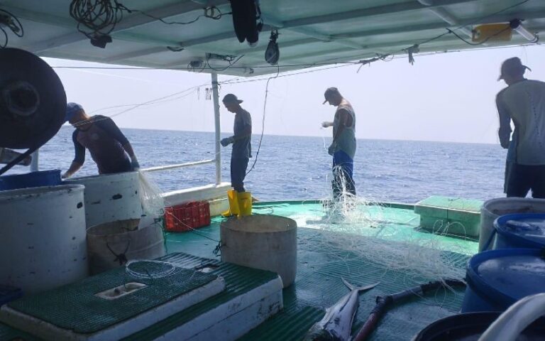 IMPESCA realiza monitoreo científico en costas del Pacífico