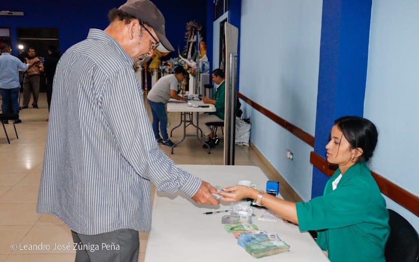 Trabajadores del Mined reciben el pago de su salario de marzo