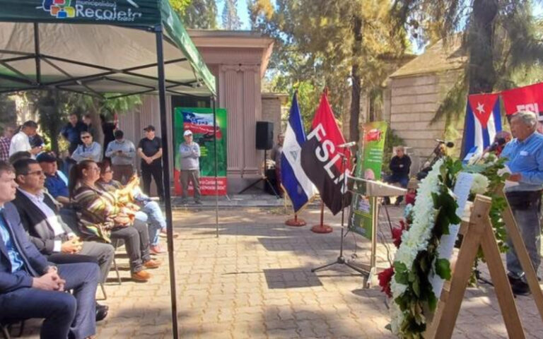 Embajador Carlos Midence en homenaje a combatientes internacionalistas chilenos caídos en Nicaragua