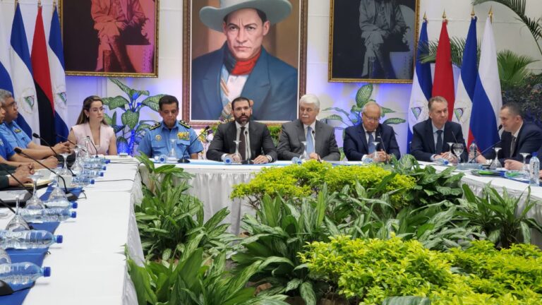 Asesor presidencial se reúne con la Federación de Rusia