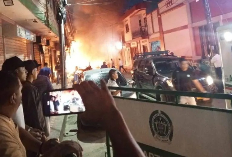 Ataques con explosivos en Colombia dejan dos fallecidos y 25 heridos