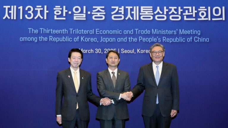 China, Japón y Corea se unen para responder ante los aranceles impuestos por EEUU