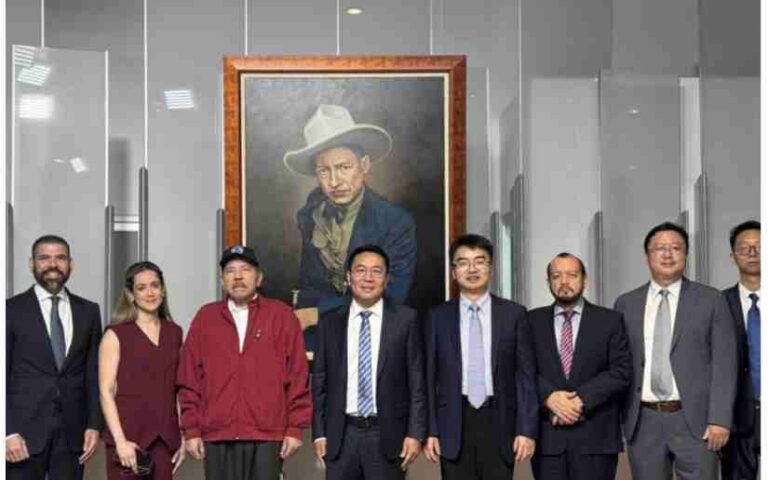 Comandante Daniel se reúne con presidente de Huawei para AL y el Caribe
