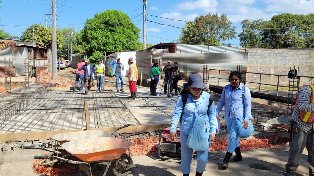 Construyen puente vehicular en Villa Reconciliación