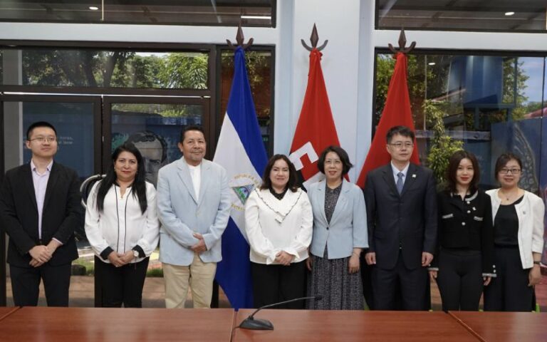 Delegación del Ministerio de Educación de China entrechan lazos de cooperación con el Mined