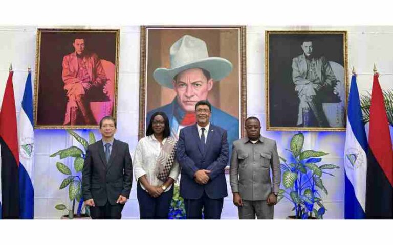 Delegación de la Embajada de la República de Ghana en reunión con el Canciller de Nicaragua