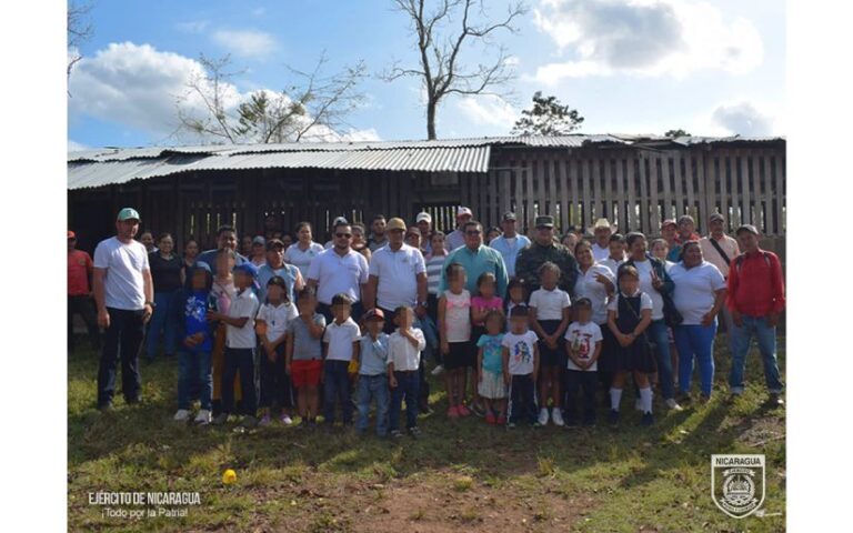 Destacamento Militar Sur en reunion con autoridades municipales, productores y comerciantes