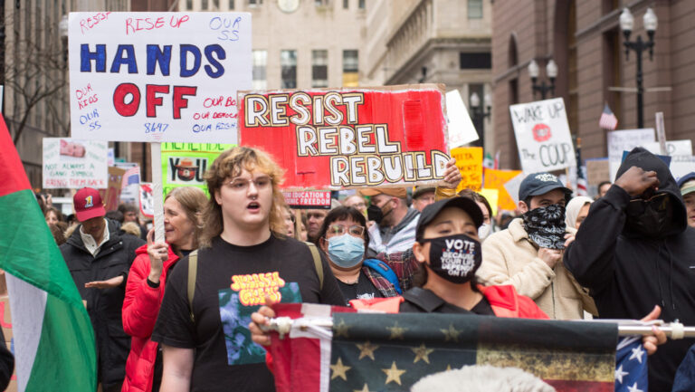 Realizan protestas en EEUU contra Trump y sus políticas