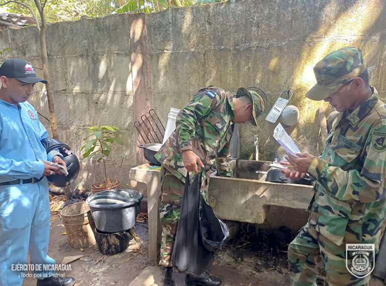 Efectivos del Cuarto Comando Militar Regional en jornada de abatización en barrios de Rivas