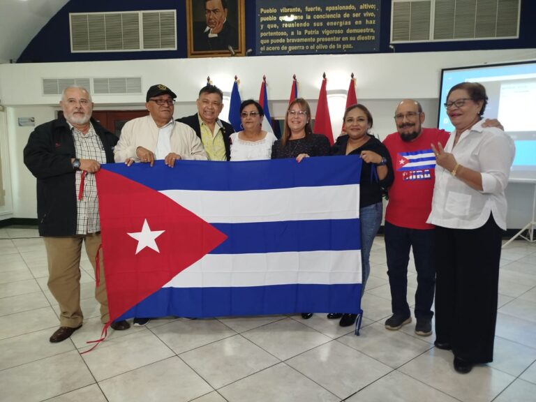 Embajadora de Cuba sostiene encuentro con diputados de Nicaragua