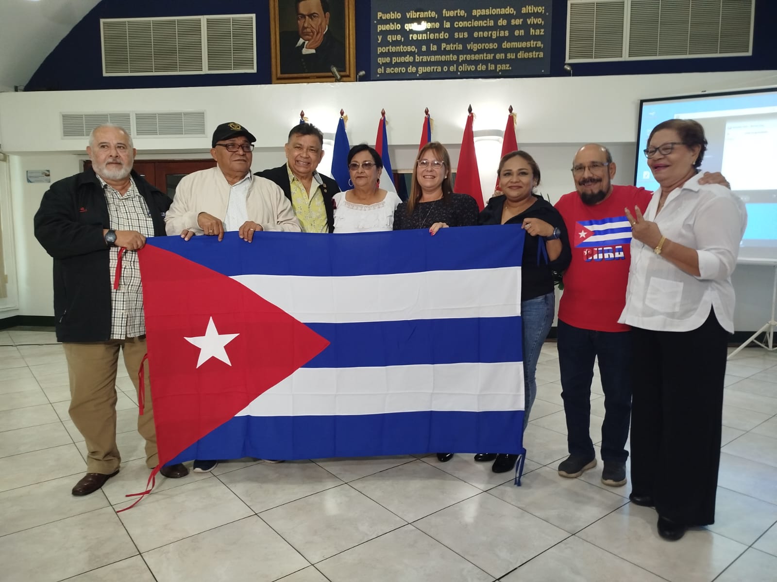 Embajadora de Cuba en encuentro con diputados de Nicaragua