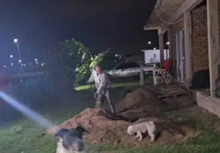 Entierra en el patio de la casa a su suegra para cobrar la jubilación