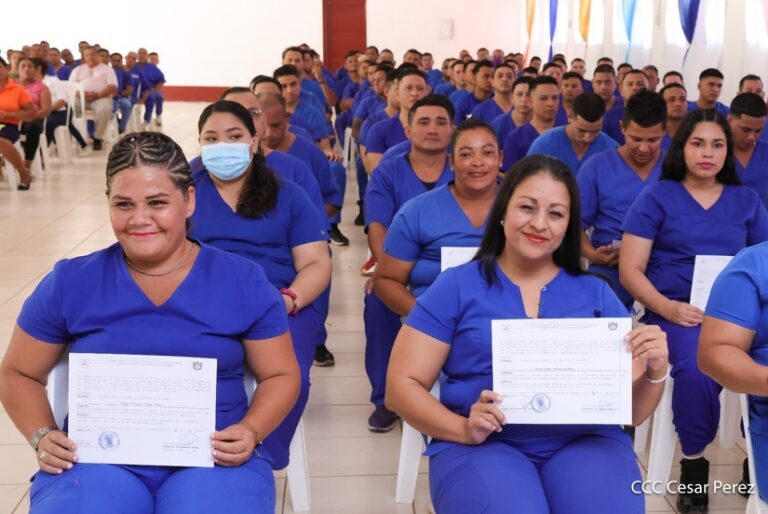 Entregan estímulos a presos y presas del SPN