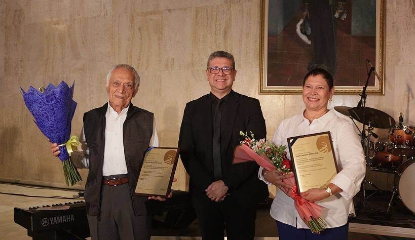 Entregan premio a promotores del arte y cultura