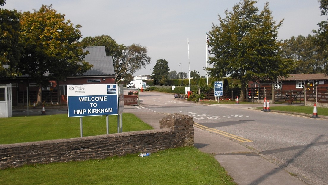 Kerry Pegg, de 42 años, exdirectora de una prisión en Lancashire -Reino Unido ha sido llevada a juicio por mala conducta.