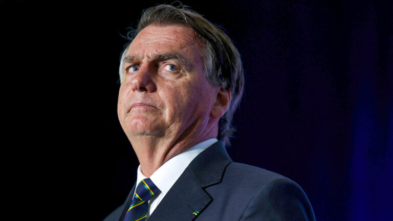 Hospitalizan de urgencia a Bolsonaro