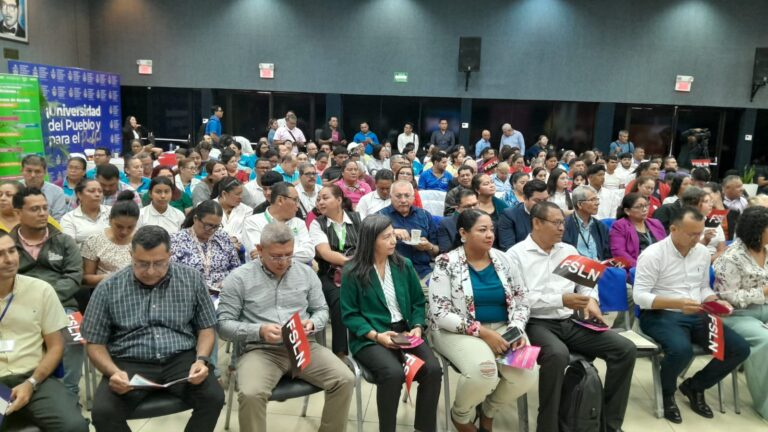 Lanzan Sistema Nacional de Desarrollo de Maestras y Maestros