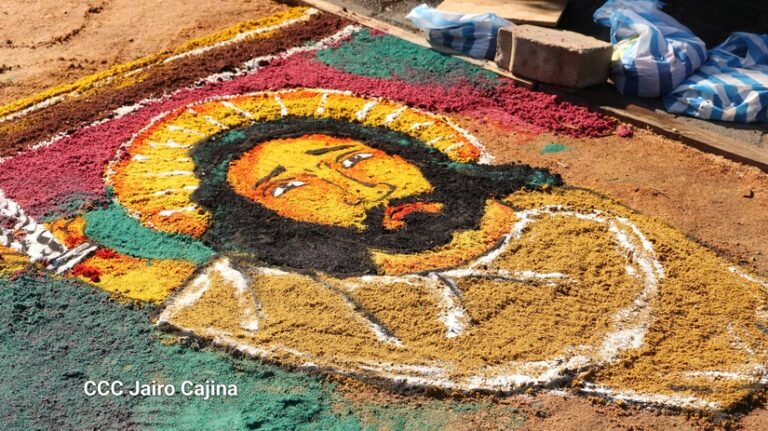 León se llena de color y fe con las tradicionales Alfombras Pasionarias