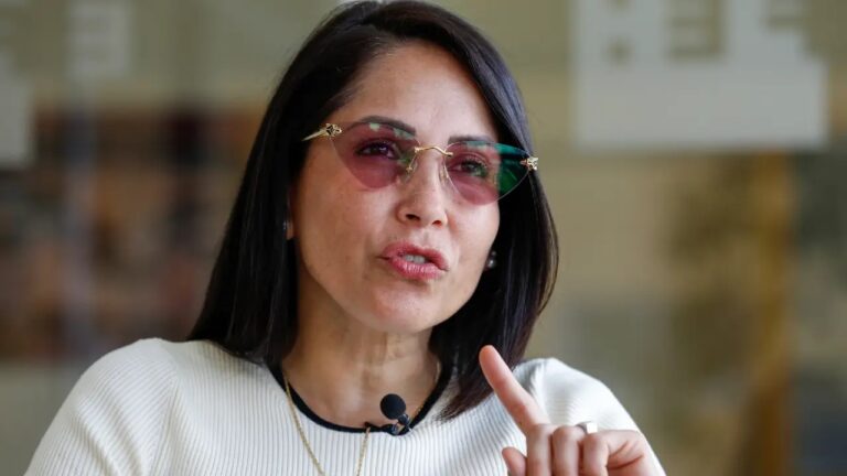 Luisa González lidera intensión de votos en Ecuador