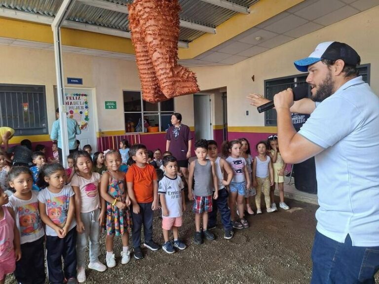 Más de 100 niños disfrutan de las celebraciones del Abril Victorioso