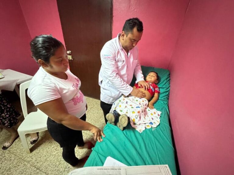 Mega Feria de Salud Pediátrica en Nueva Guinea atiende a más de 3,700 niños