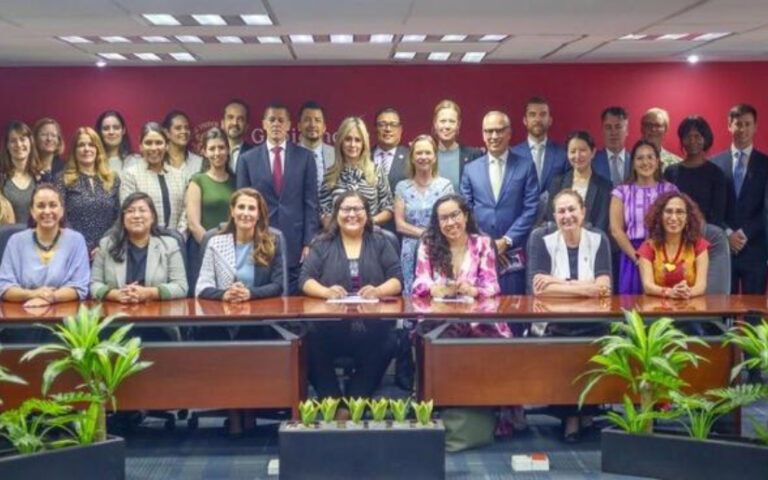 Embajador Juan Carlos Gutiérrez Madrigal en reunión con Secretaría de las Mujeres de México