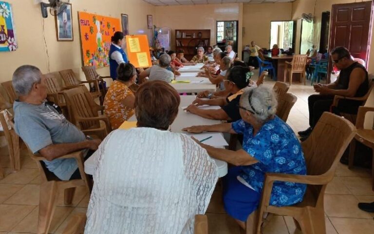 Ministerio de la Familia promueve autocuido con adultos mayores