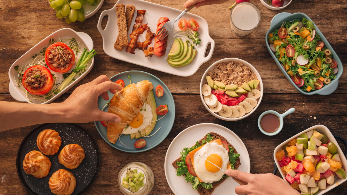 Mujeres no pueden comer lo mismo que los hombres