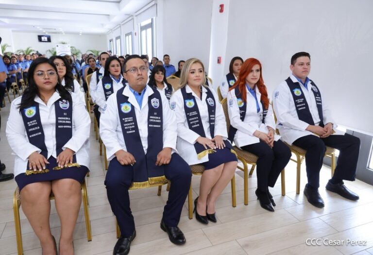 Realizan II Promoción de nuevos médicos especialistas de la Policía Nacional