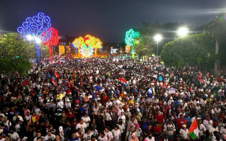 ¡Con la dignidad y la paz de un pueblo no se juega!
