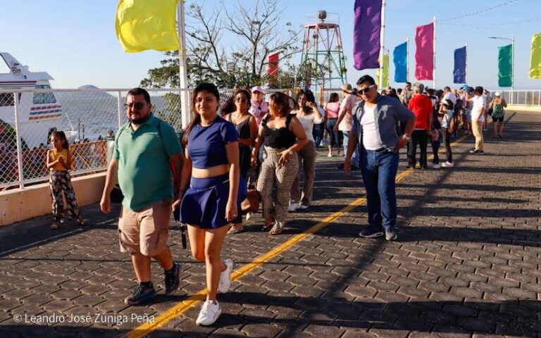 Puerto Salvador Allende recibe a centenares de turistas en Semana Santa 3