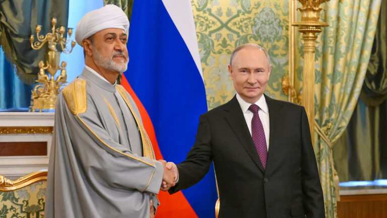 Putin sostiene encuentro con sultán de Omán