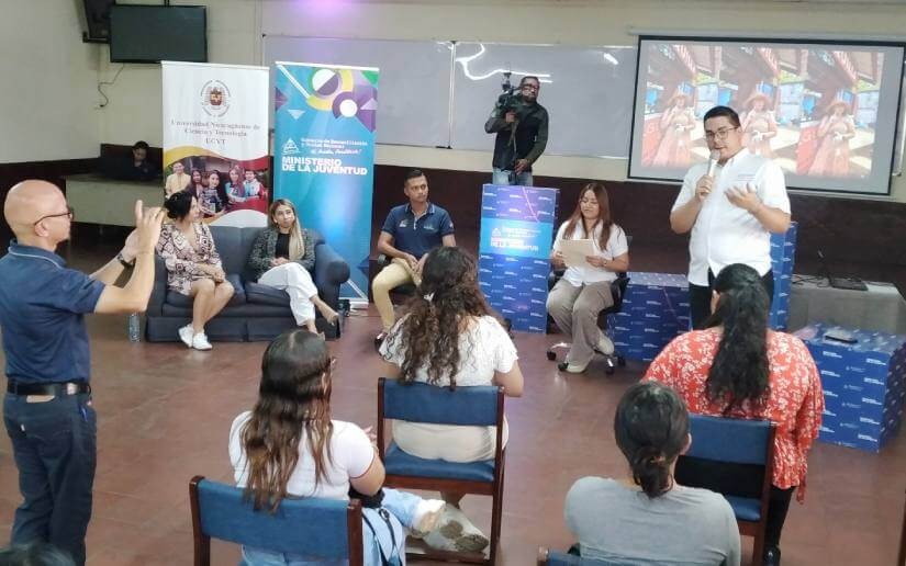 Realizan panel “Verano de Aventura”