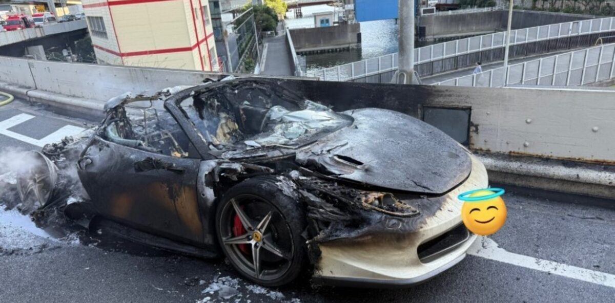 Se compra un Ferrari y se incendia en la primera salida
