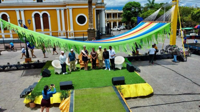Granada exhibe la hamaca más grande de Nicaragua