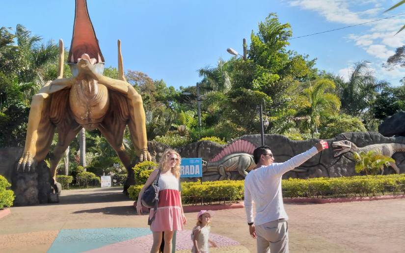 Familias disfrutan del Zoológico y Parque Saurio