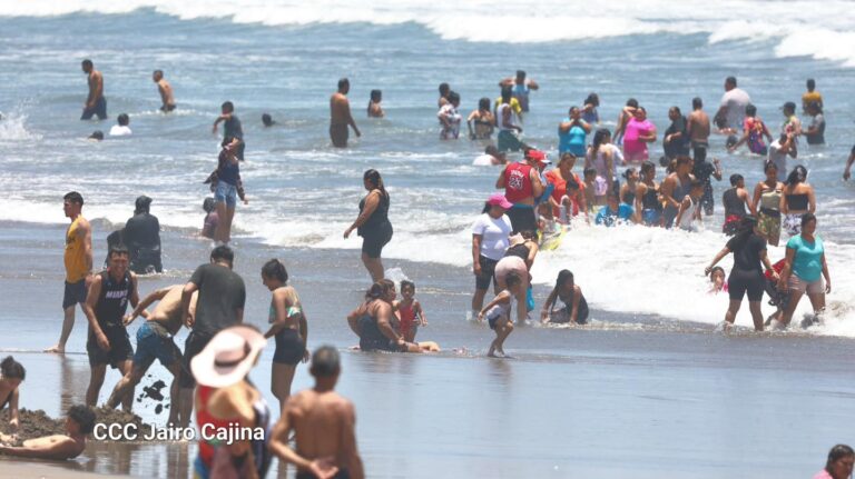 Playas de Pochomil y Masachapa reciben a miles de visitantes
