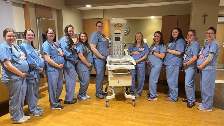 Increíble: 14 enfermeras embarazadas al mismo tiempo