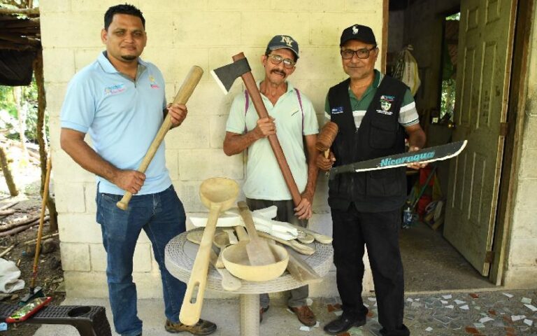 Emprendimiento “Artesanías Núñez”, transformando retazos de madera en creaciones únicas