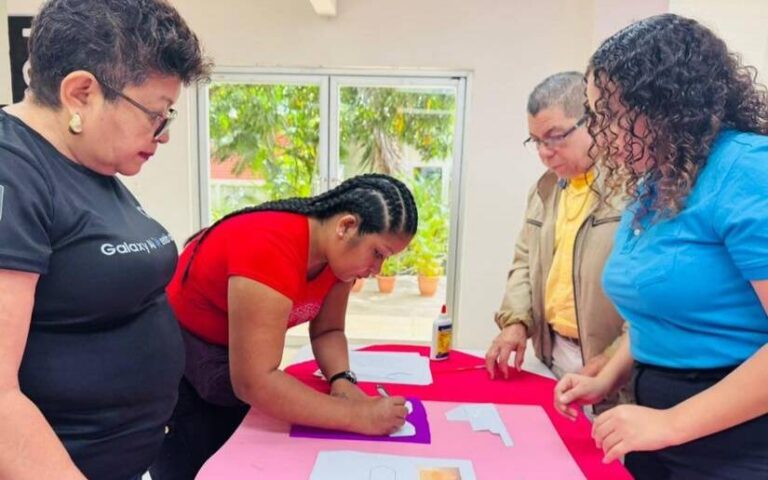 Emprendedores fortalecen sus conocimientos en Taller de Diseño de Empaques Innovadores