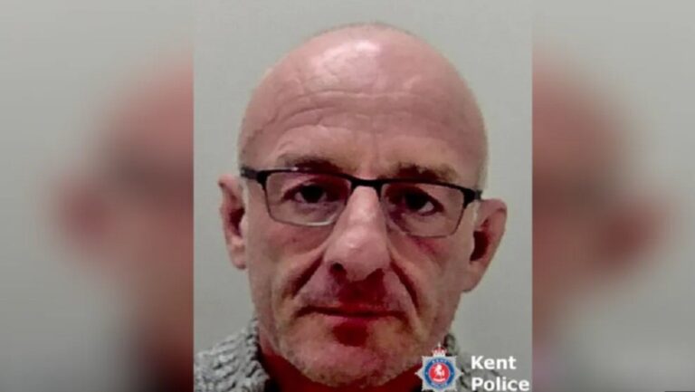 Castle admite haber asesinado a compañero y dice tenerlo debajo su cama