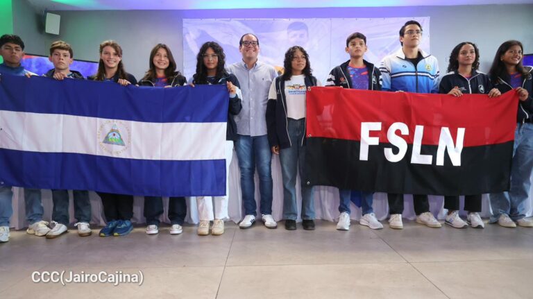 Abanderan a delegaciones que participarán en juegos internacionales