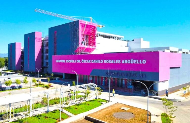 Anuncian inauguración de tres hospitales en el país