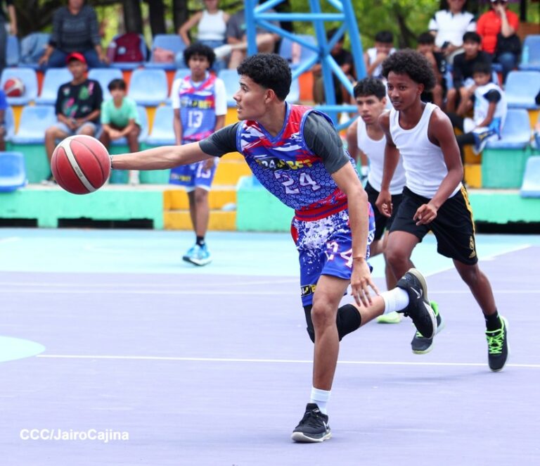 Baloncesto masculino avanza con éxito