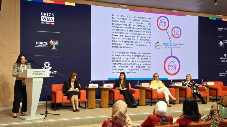 Compañera Frania Peralta expone modelo nicaragüense de desarrollo emprendedor en Foro BRICS en Rusia